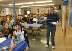 Mr. Darr and other members of the Administrative Team bussed tables on Student Appreciation Day during Catholic Schools Week.